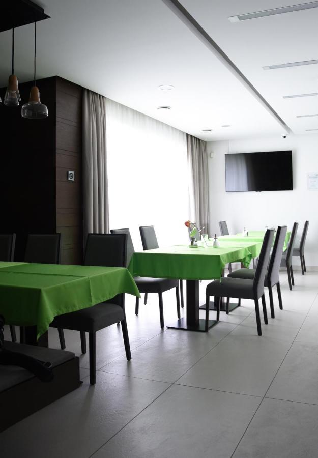 Hotel Harmony Medical & Wellness-Free Parking, 1,8Km From The Center Кромержиж Экстерьер фото