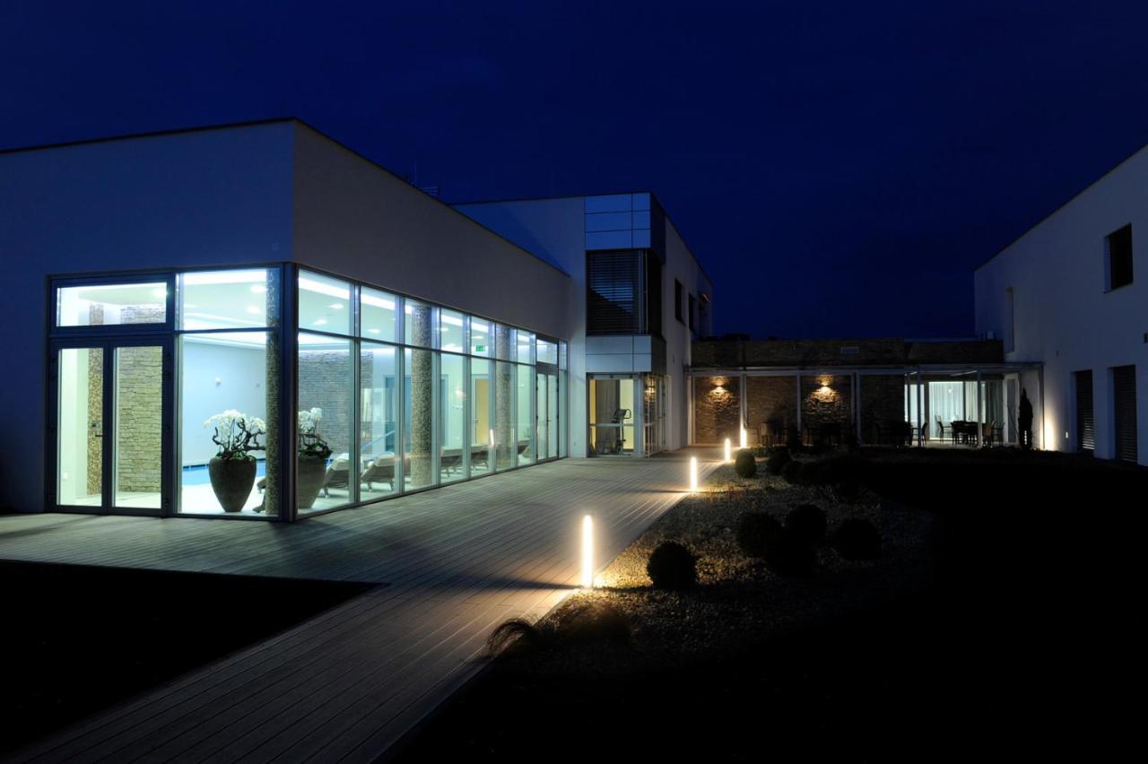 Hotel Harmony Medical & Wellness-Free Parking, 1,8Km From The Center Кромержиж Экстерьер фото